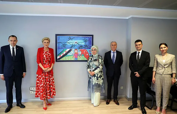 Emine Erdoğan Polonya Cumhurbaşkanı Duda'nın eşi Agata Kornhauser ile PIKTES Ofisi'ni ziyaret etti - 2