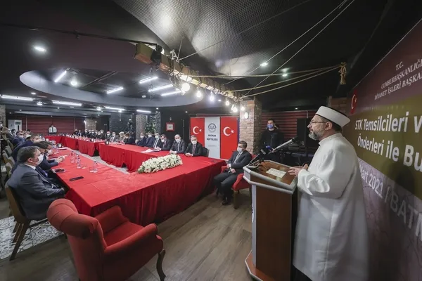 Diyanet İşleri Başkanı Ali Erbaş’tan önemli mesajlar! İyilik için bir araya gelenler güçlü olursa...