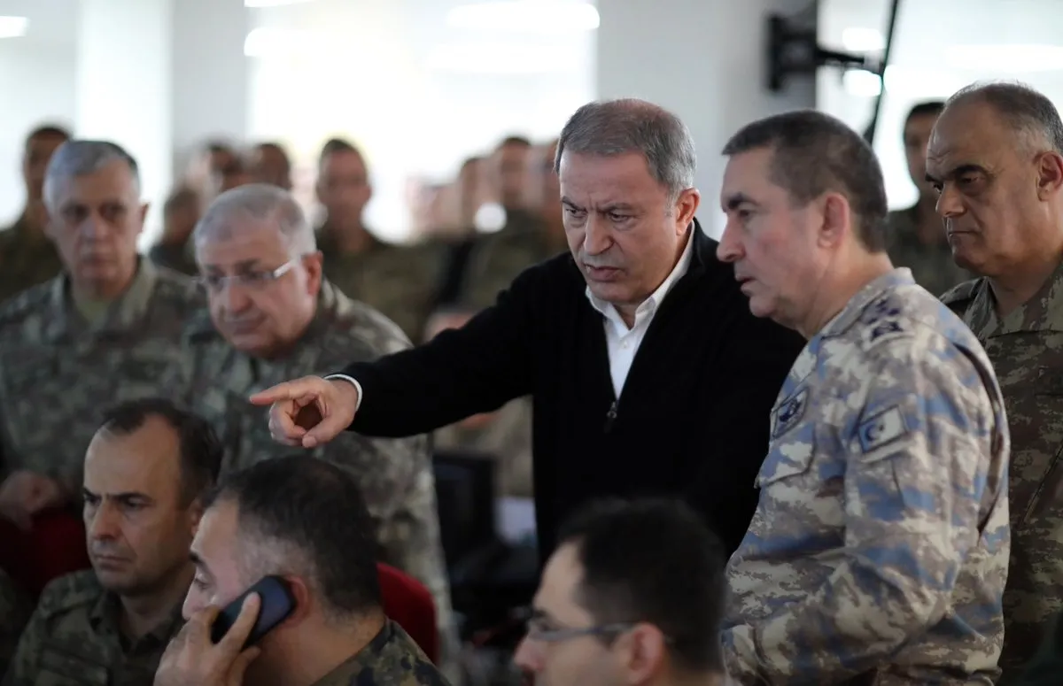 Milli Savunma Bakanı Hulusi Akar, Bahar Kalkanı Harekatı'nı böyle yönetiyor