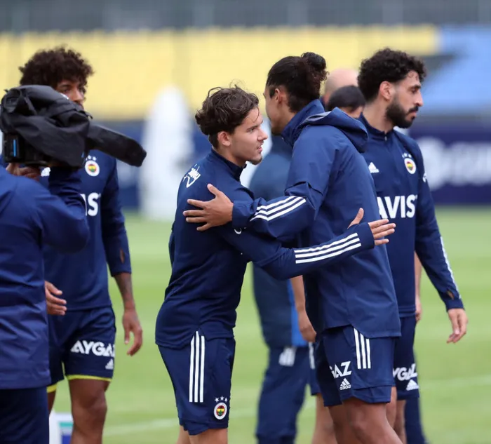 Fenerbahçe’nin yeni transferi Lemos ilk idmanına çıktı