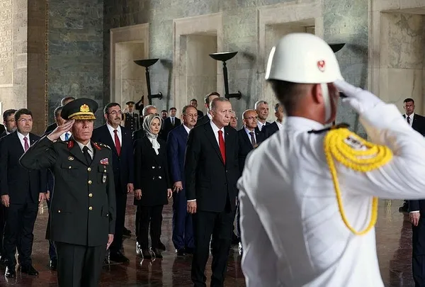 turkiye-yuzyilinin-ilk-kabine-toplantisi-bugun-baskan-erdogan-yeni-ekibini-topluyor-1686052776402.jpeg Başkan Erdoğan'dan Kabine toplantısı sonrası vatandaşlara müjde: Kurban Bayramı tatili 9 güne çıkarıldı - 4
