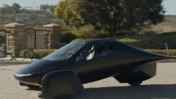 Güneş enerjisiyle çalışan elektrikli otomobil seri üretime geçiyor