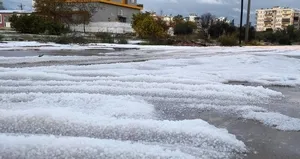 Antalya’da dolu tarım alanlarına zarar verdi