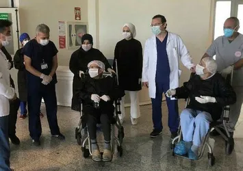 Manisa'da 87 yaşındaki iki kişi koronavirüsü yendi