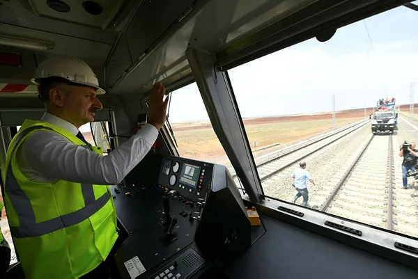 Son dakika: Ulaştırma Bakanı Adil Karaismailoğlu yurt dışı uçuşlar için tarih verdi