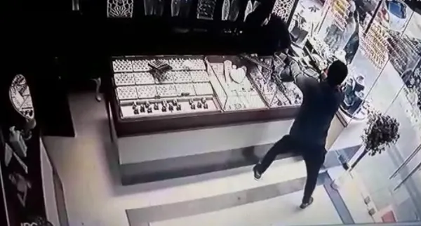 SON DAKİKA | İstanbul Çekmeköy’deki kuyumcu soygunun görüntüleri ortaya çıktı | Video haber... - 4