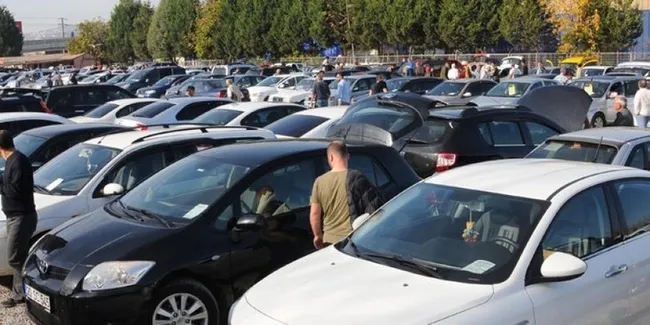 Merkez Bankası’nın faiz kararı sonrası ikinci el otomobil alım satımında hareketlilik yaşanıyor