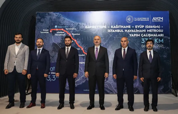 1630920397986.jpg Bakanı Karaismailoğlu Kağıthane metro istasyonundaki çalışmaları inceledi: Kasım ayında test sürüşlerini başlatacağız - 3