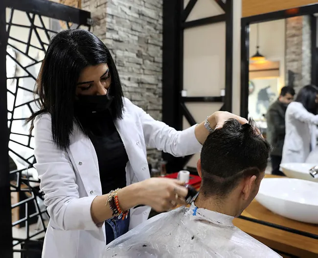 Gaziantep'te Fatmagül kadın kuaförlüğünü bırakıp erkek berberi oldu - 6
