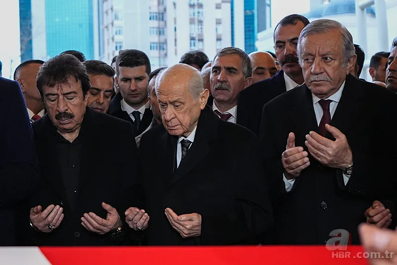 Ferdi Tayfur'a veda! Hayranları akın etti! Usta sanatçı son yolculuğuna uğurlandı 6