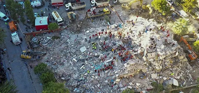 İzmir’de çöken Emrah Apartmanı’nda arama kurtarma çalışmalarında betonlar kürekle kırıldı