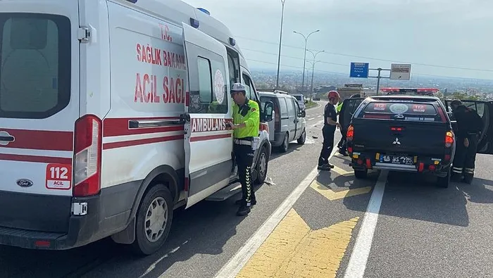 aksarayda-kaza-sonrasi-ilginc-anlar-canini-unuttu-yuzunun-derdine-dustu-yuzum-cok-mu-kotu-1714493371939.jpeg Aksaray'da kaza sonrası ilginç anlar! Canını unuttu: Yüzünün derdine düştü: 'Yüzüm çok mu kötü?' - 4