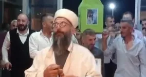 Düğün salonuna tabutla girdiler