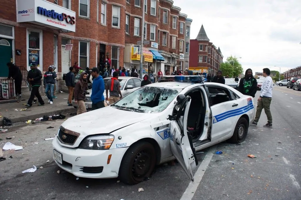 Трагедия в балтиморе сша. Полицейские Балтимора. Балтимор город в США преступность.