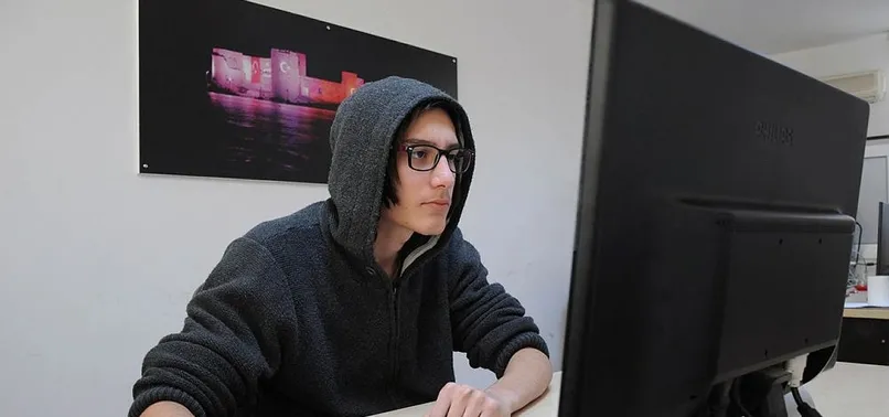 Önce Apple'da şimdi de Youtube'da açık buldu