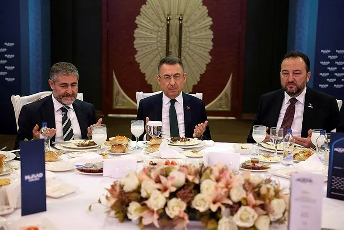 hazine-ve-maliye-bakani-nureddin-nebatiden-enflasyon-mesaji-er-ya-da-gec-1649189935667.jpeg Hazine ve Maliye Bakanı Nureddin Nebati: Enflasyonu er ya da geç birlikte alaşağı edeceğiz - 3