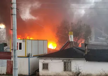 Kocaeli'de korkutan fabrika yangını