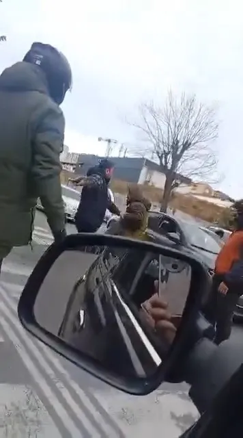 umraniyede-trafik-magandaligi-yol-verme-tartismasinda-silah-cekti-1771697320074.jpg Ümraniye’de trafik magandalığı: Yol verme tartışmasında silah çekti - 1