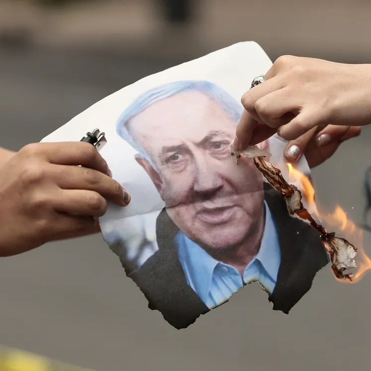 Netanyahu'ya ne oldu?