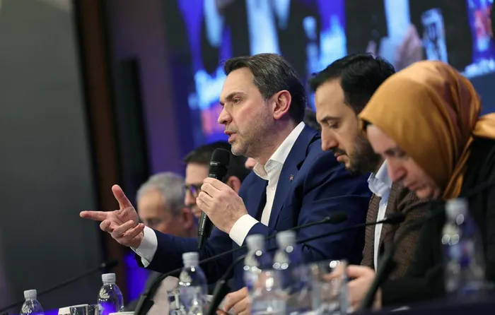 bakan-bayraktardan-enerjide-tarihi-hamle-2026-kesif-ve-mujdeler-yili-olacak-1771090291114.jpg Fotoğraf (AA)