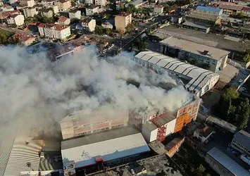 İstanbul Sultanbeyli'de tencere fabrikasında yangın