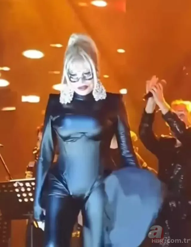 Ajda Pekkan sosyal medyanın diline düştü! “Bez bağlamış gibi” 4