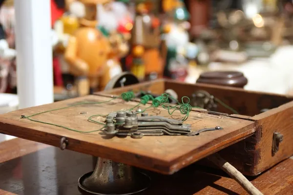 1900-yilina-ait-telefonun-atasi-nostalji-tutkunlarinin-ilgi-odagi-oldu-1652691854549.jpg “1900 yılına ait” telefonun atası nostalji tutkunlarının ilgi odağı oldu - 2