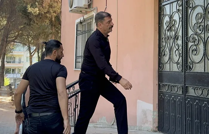 CHP’li Kula Belediye Başkanı Dönmez’den skandal! Makam odasında darp iddiasına gözaltı | Adliyeye sevk edildi