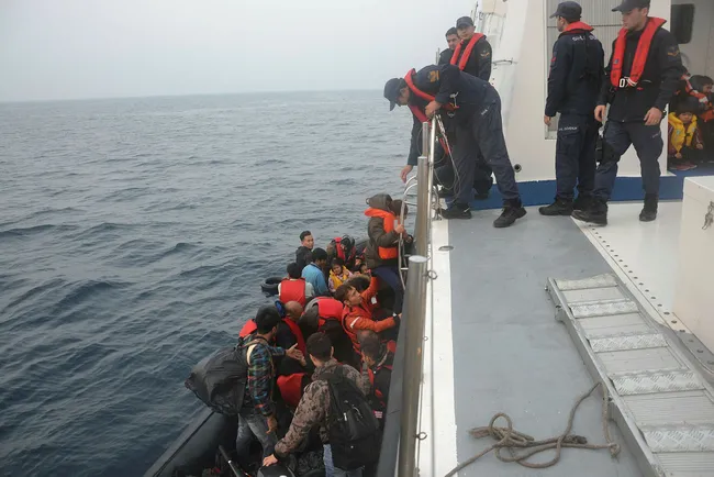 Çanakkale'de 53'ü çocuk, 101 kaçak göçmen yakalandı - 1