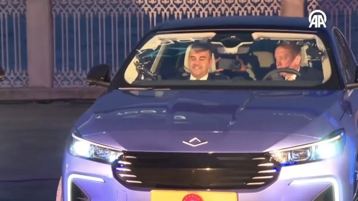 Togg T10F'in ilk teslimatı Başkan'a! Erdoğan direksiyona geçti