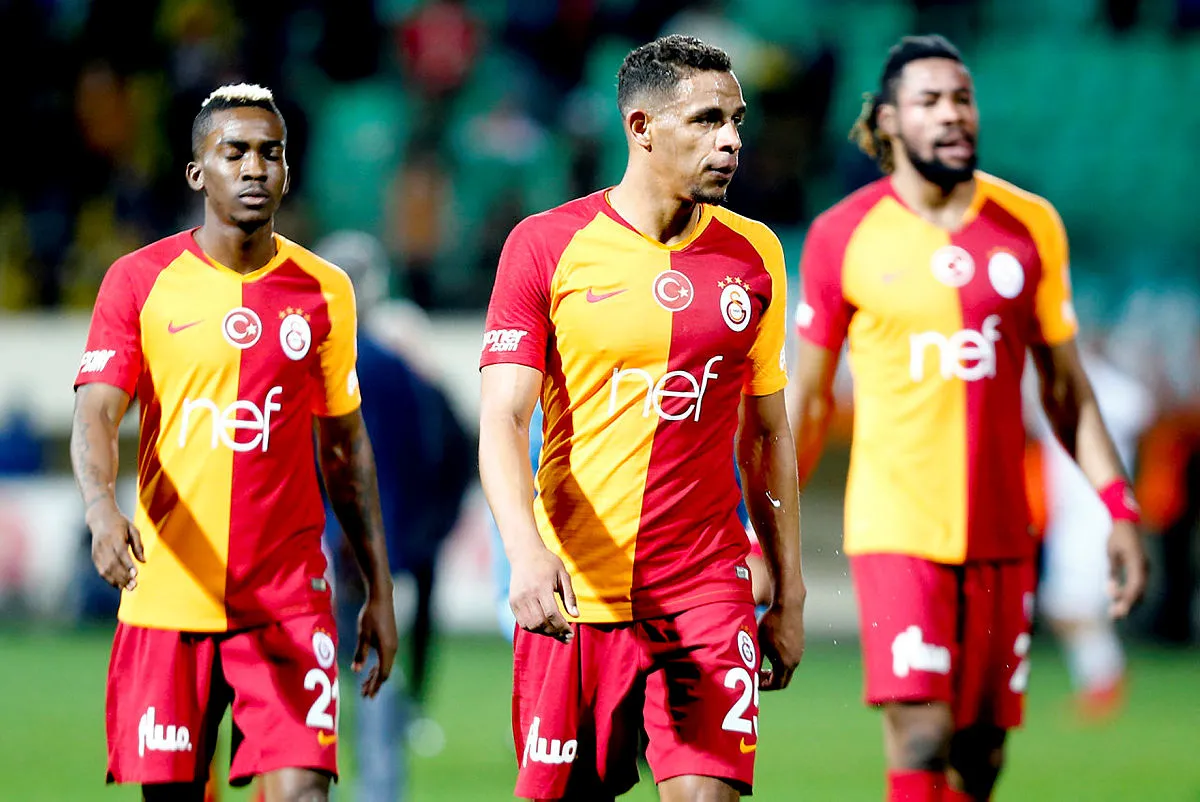 Galatasaray'ın eski yıldızı Fernando Reges imzayı atıyor