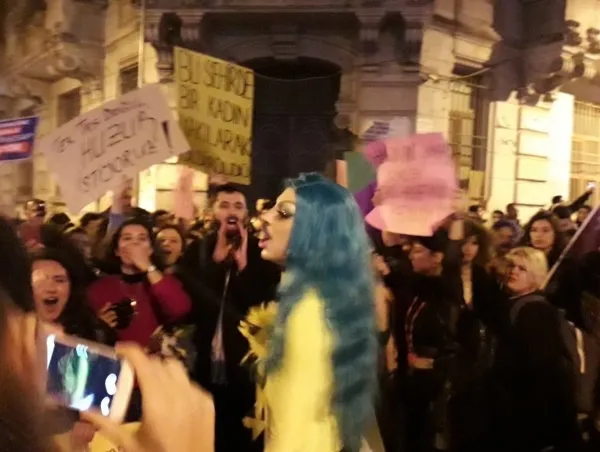 Taksim’de Saadet Partisi’nin de desteklediği gruptan ezana büyük saygısızlık