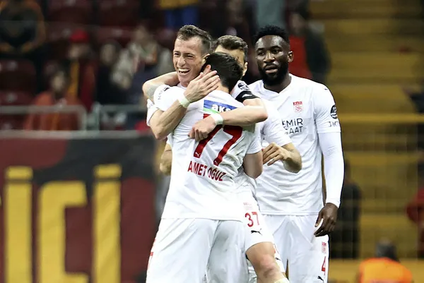 Galatasaray evinde dağıldı! Galatasaray 2-3 Sivasspor MAÇ SONUCU-ÖZET