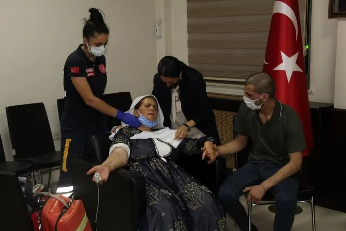 Bir anne daha evladına kavuştu | Emine anne PKK'nın 6 yıl önce daha kaçırdığı oğluna kavuştu - 3