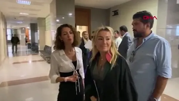son-dakika-nagehan-alci-ve-rasim-ozan-kutahyali-15-dakikada-bosandi-1696340192157.jpg Son dakika: Nagehan Alçı ve Rasim Ozan Kütahyalı 15 dakikada boşandı - 1