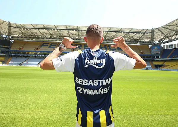 fenerbahce-sebastian-szymanskinin-transferi-icin-gorusmelere-basladi-1689184925640.jpg