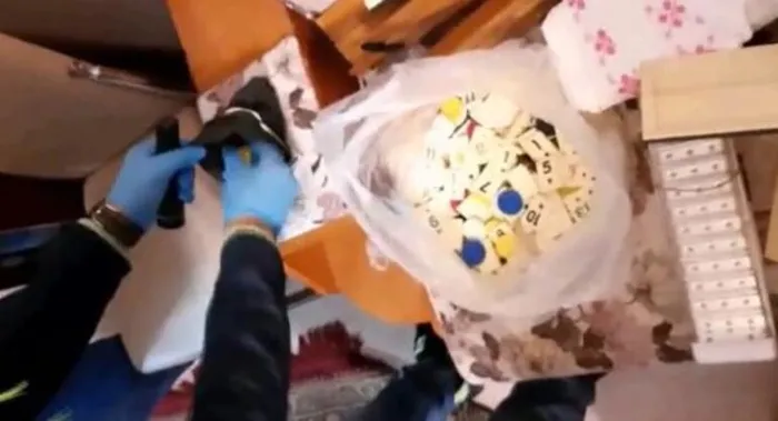Amasya'da kumarhaneye çevrilen eve polis baskını: 13 kişiye para cezası - 1