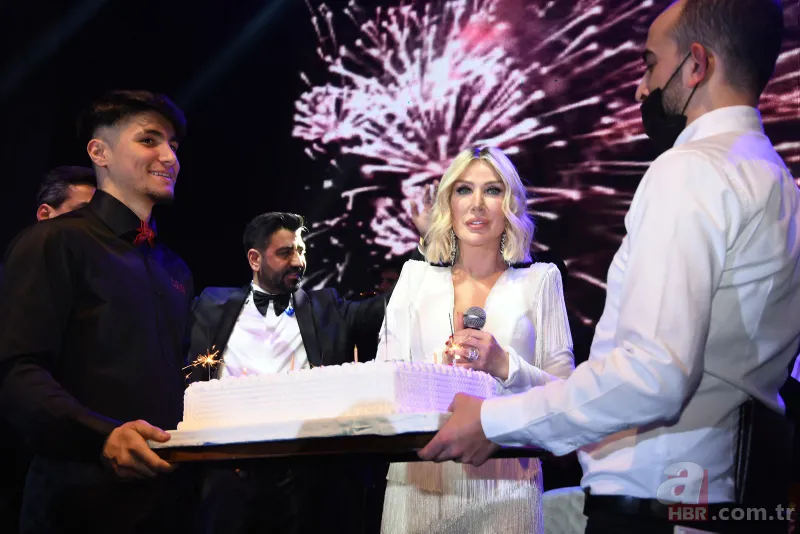 Seda Sayan ile 26 yaş küçük eşi Çağlar Ökten'den ilk balayı karesi! Özel jetle Paris sefası 13