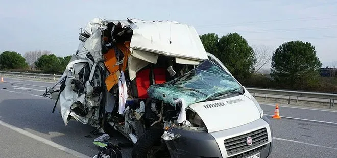 Sakarya’da minibüs ile TIR çarpıştı! Milli motosikletçi Can Alexander Öncü yaralandı