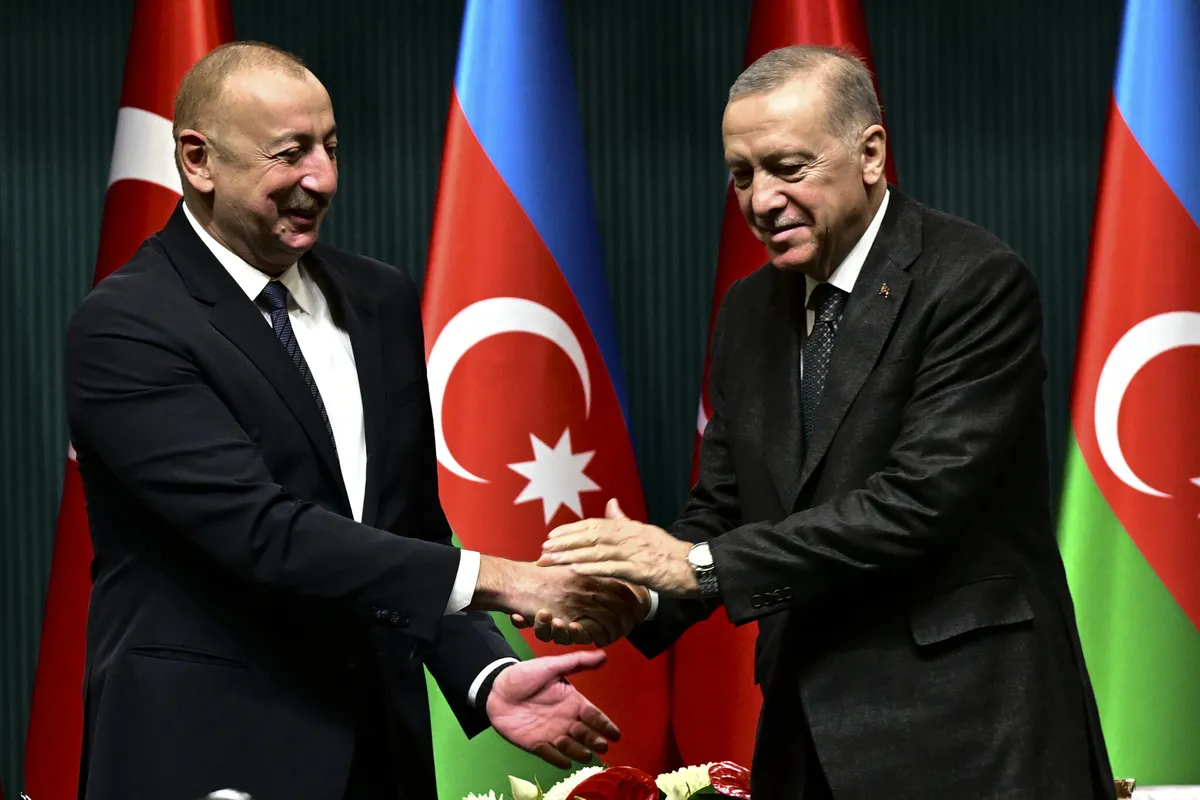 bahceliden-azerbaycan-yorumu-nifak-tohumlarina-izin-verilmemeli-1791981288270.jpg Bahçeli'den Türkiye-Azerbaycan kardeşliğine vurgu: Nifak tohumlarına izin verilmemeli - 4