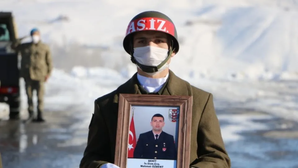 Hakkari'de çığ düşmesi sonucu şehit olan asker için tören düzenlendi