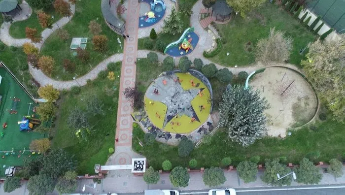 İstanbul Küçükçekmece'deki çocuk parkında PKK sembolleri! Üç sanığın hapsi istendi - 1
