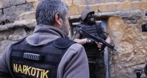 İzmir’de 50 ayrı uyuşturucu operasyonu!