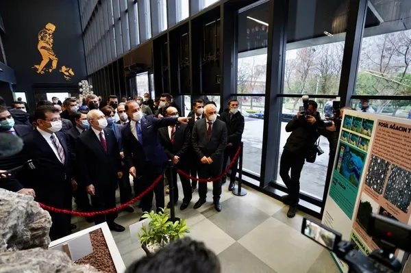 Seçim vaatleri askıda kalan Kemal Kılıçdaroğlu'na işçiler isyan etti: Peşini bırakmayacağız - 1