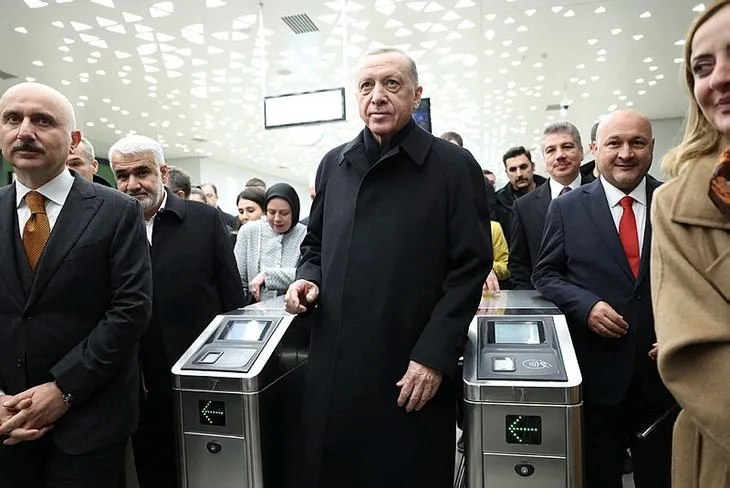 Başkan Erdoğan vatman koltuğunda! Başakşehir-Kayaşehir metrosunda ilk sürüşten kareler...