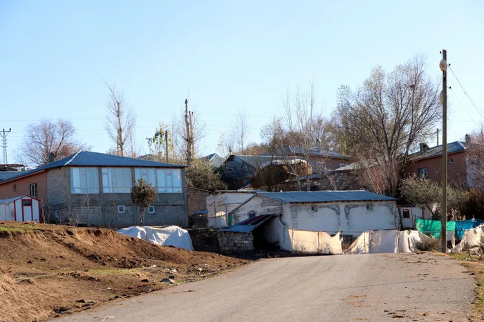 Son dakika: Van’daki 4.7’lik deprem hasara neden oldu! Uzman uyardı: Bölge riskli