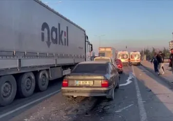 Kayseri’de 3 araç birbirine girdi: 2 yaralı