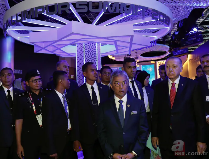 Başkan Erdoğan Kuala Lumpur'da! Oturumun ardından sergi alanını gezdi 2