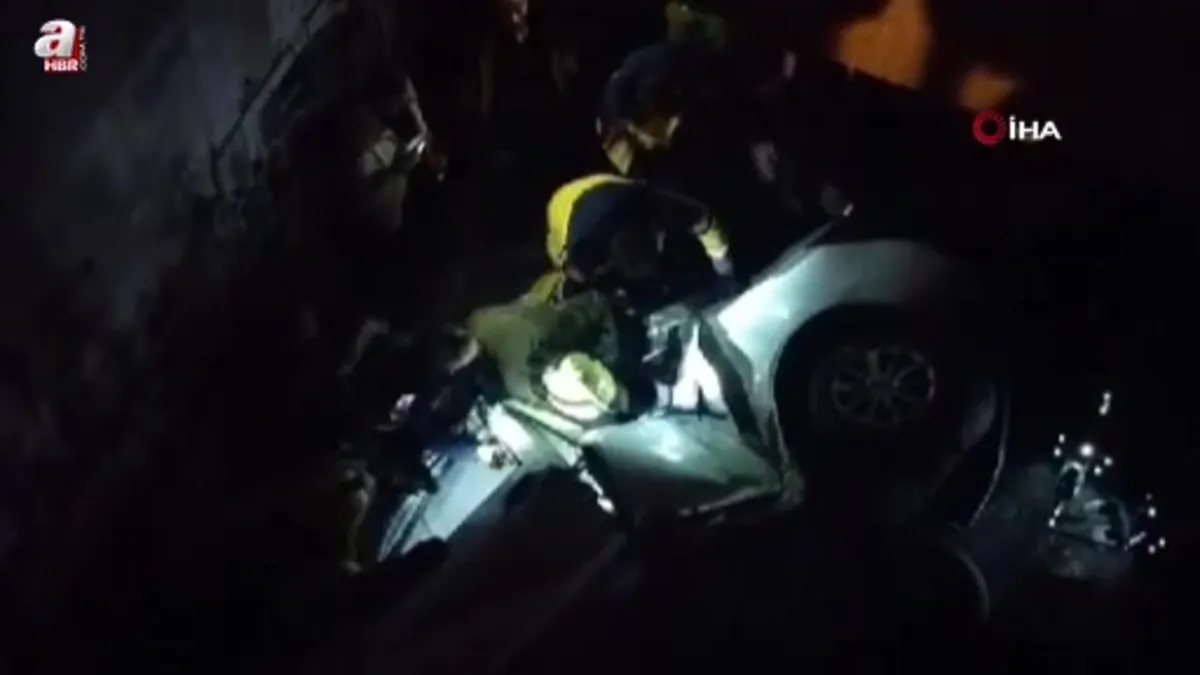 Ümraniye'de otomobil viyadükten aşağı uçtu