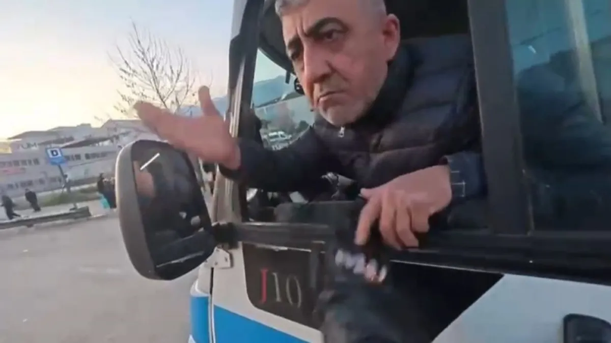 Taksiciyle motosikletli kavgaya tutuştu